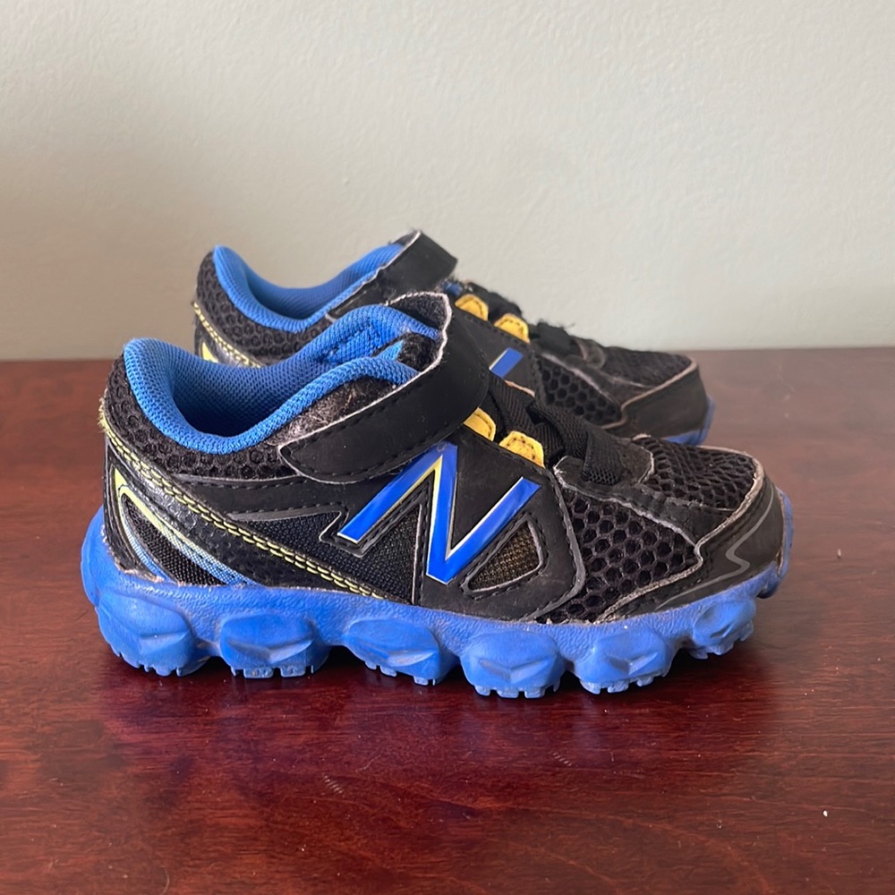 New Balance - Toddler 750v3 black/blue sneakers - size 7